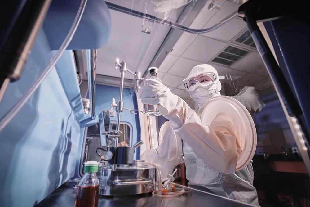 22614 - BioClean Product In Use Cleanroom Image