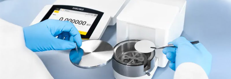 Die Auswirkungen der statischen Elektrizität auf das analytische Wiegen