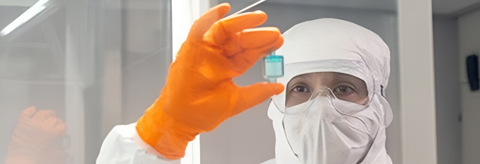 Entdecken Sie den DuPont Tyvek Isoclean Kapuzenoverall